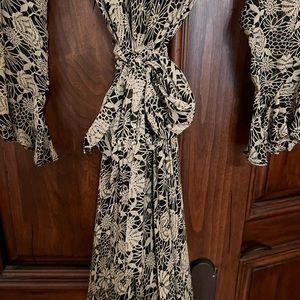 Knee length dress blavk and tan